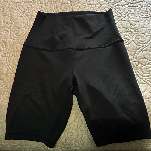 Lululemon High-Rise Short 8” - Picture 1 of 6